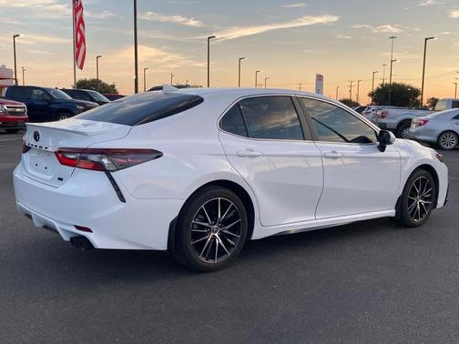 2024 Toyota Camry SE