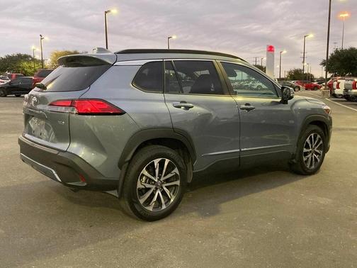 2024 Toyota Corolla Cross XLE
