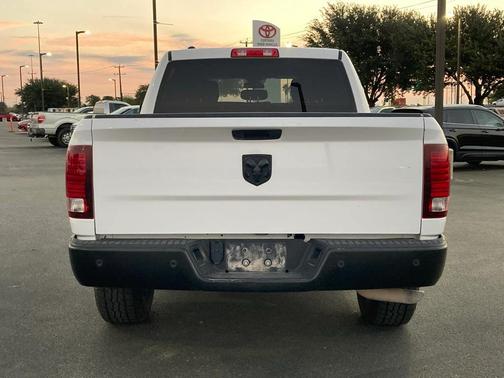 2024 RAM 1500 Classic Warlock Crew Cab 4x2 5'7' Box