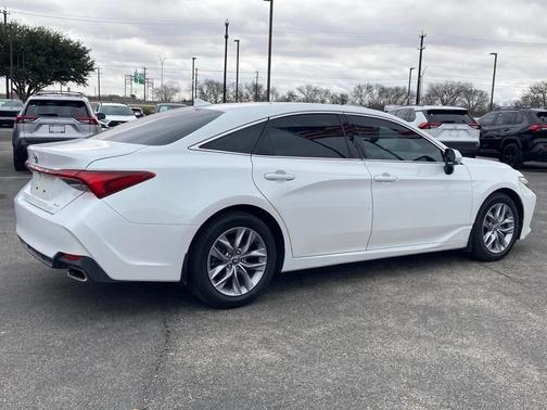 2022 Toyota Avalon XLE