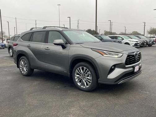 Heavy Metal 2026 Toyota Highlander Hybrid Platinum