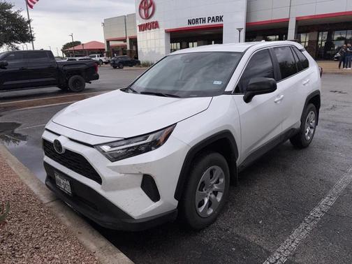 2025 Toyota RAV4 LE