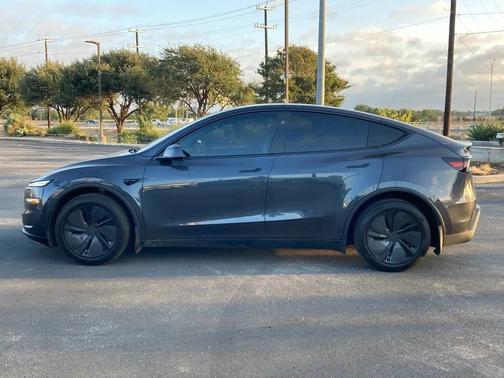 2026 Tesla Model Y Long Range Dual Motor All-Wheel Drive