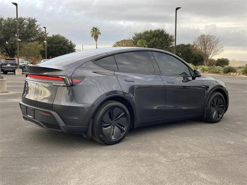 2026 Tesla Model Y Long Range Dual Motor All-Wheel Drive
