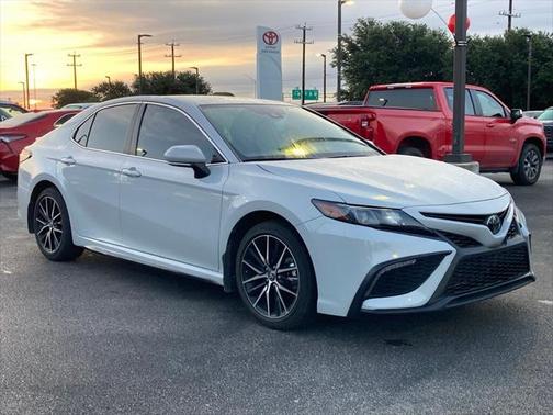 2024 Toyota Camry SE