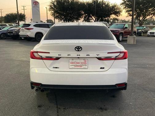 2025 Toyota Camry SE