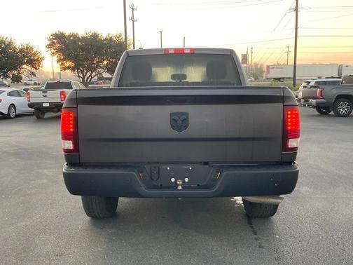 2024 RAM 1500 Classic Warlock Crew Cab 4x2 5'7' Box