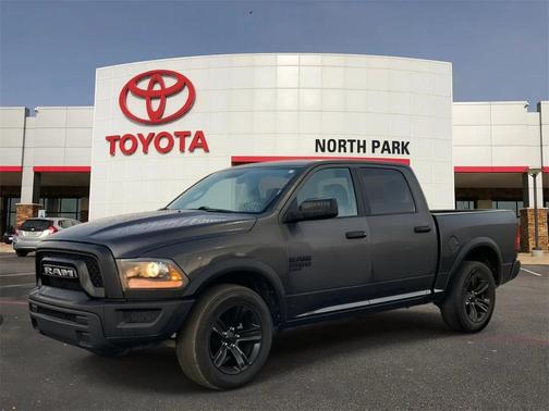 2024 RAM 1500 Classic Warlock Crew Cab 4x2 5'7' Box