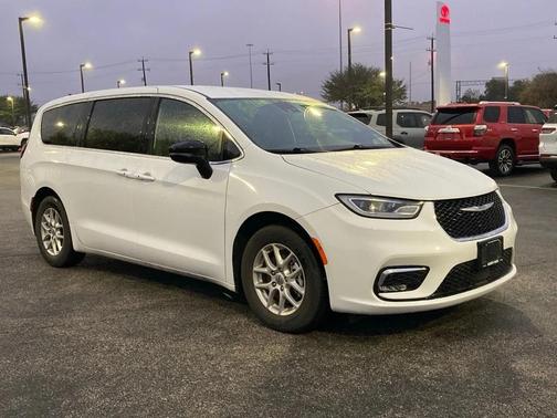 2025 Chrysler Pacifica L
