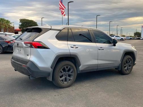 2024 Toyota RAV4 LE