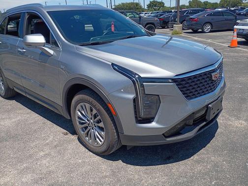 Argent Silver Metallic 2025 Cadillac XT4 Premium Luxury