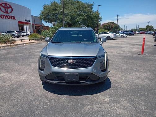 Argent Silver Metallic 2025 Cadillac XT4 Premium Luxury
