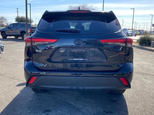 2022 Toyota Highlander L