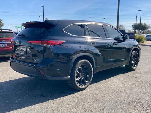 2022 Toyota Highlander L