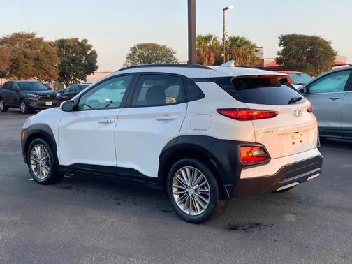 2020 Hyundai KONA SEL Plus