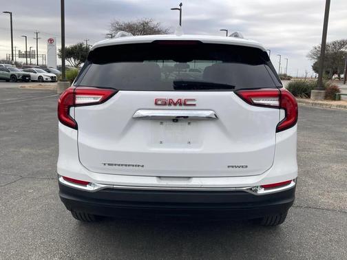 2024 GMC Terrain SLT