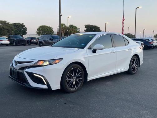 2024 Toyota Camry SE