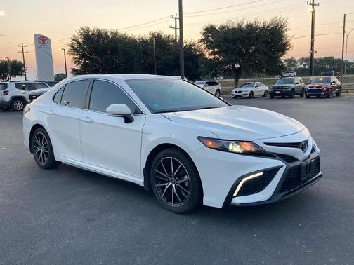 2024 Toyota Camry SE