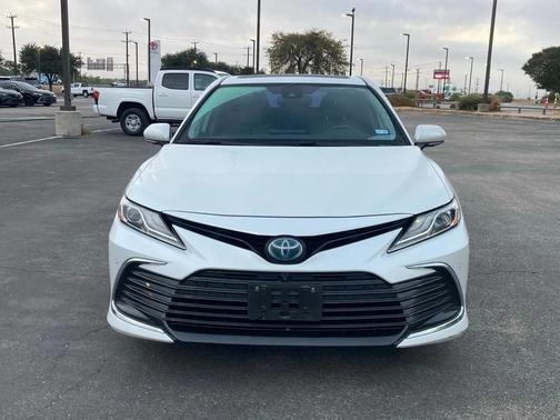 2021 Toyota Camry Hybrid XLE