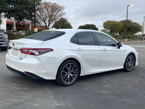 2021 Toyota Camry Hybrid XLE