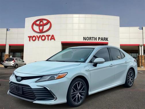 2021 Toyota Camry Hybrid XLE