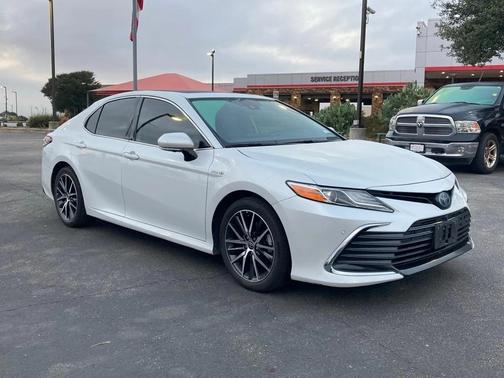 2021 Toyota Camry Hybrid XLE