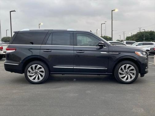2024 Lincoln Navigator Premiere