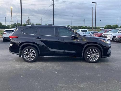 2022 Toyota Highlander Platinum