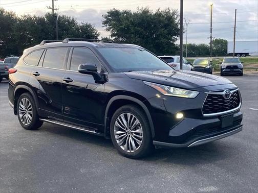 2022 Toyota Highlander Platinum