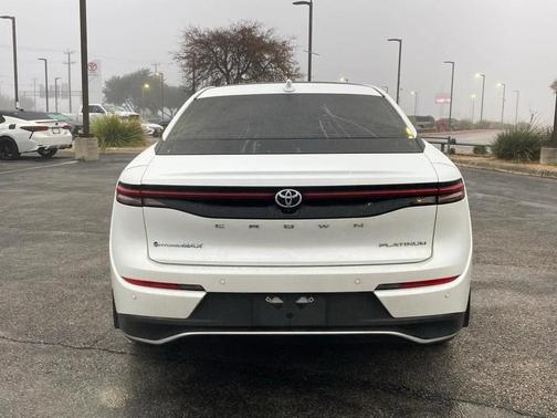 2025 Toyota Crown Platinum