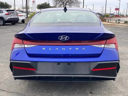 2025 Hyundai ELANTRA SEL