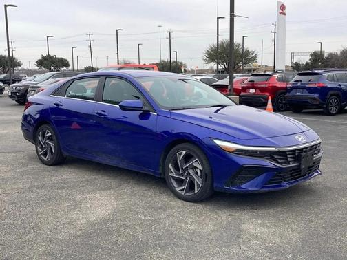 2025 Hyundai ELANTRA SEL