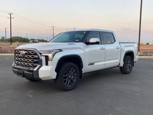 2025 Toyota Tundra Hybrid Platinum