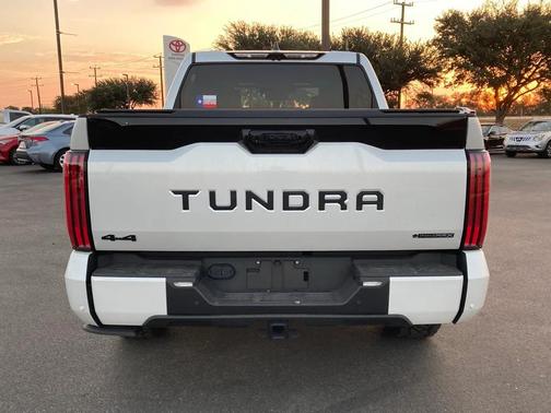 2025 Toyota Tundra Hybrid Platinum