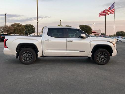 2025 Toyota Tundra Hybrid Platinum