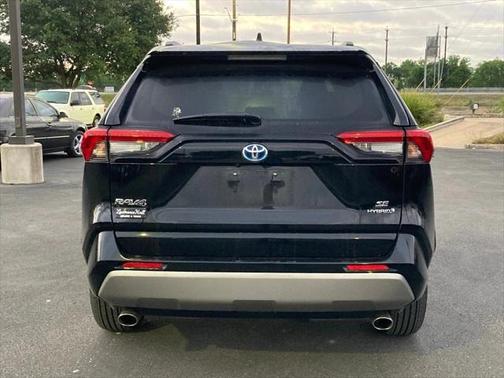 2024 Toyota RAV4 Hybrid SE