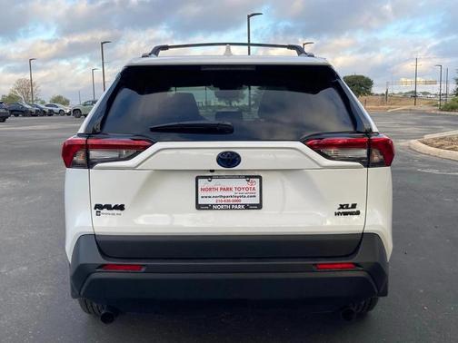 2024 Toyota RAV4 Hybrid XLE