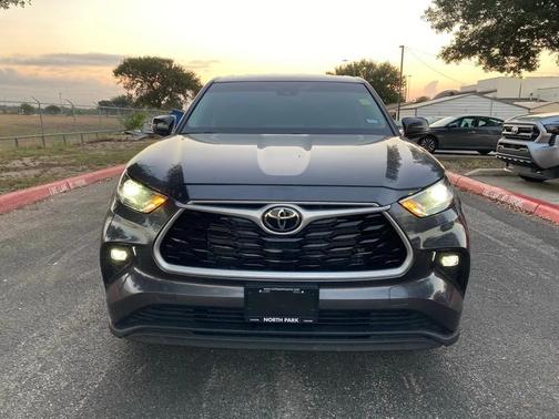 2023 Toyota Highlander LE