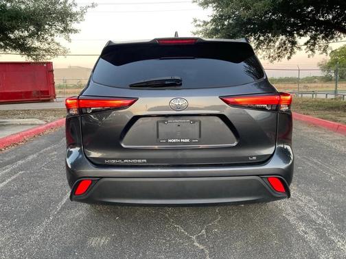 2023 Toyota Highlander LE