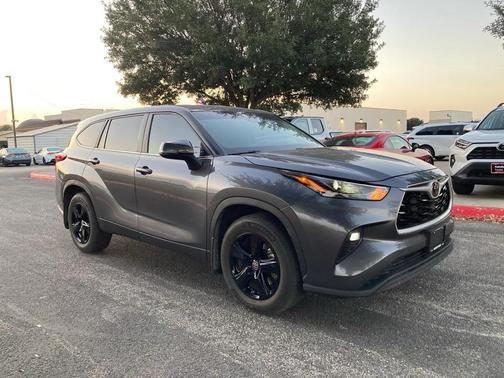2023 Toyota Highlander LE