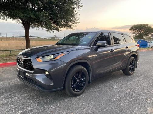 2023 Toyota Highlander LE