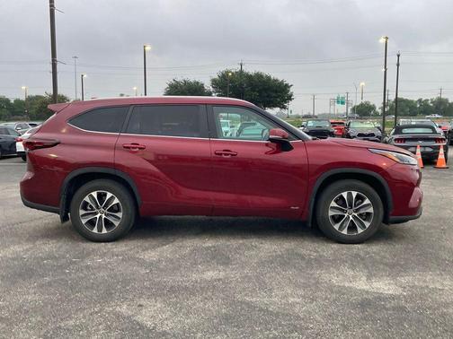 Ruby Flare Pearl 2024 Toyota Highlander Hybrid XLE