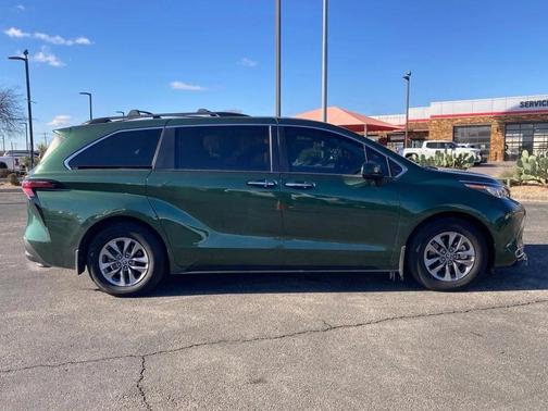 2022 Toyota Sienna XLE