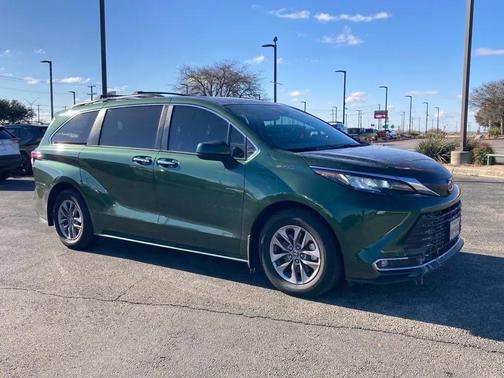 2022 Toyota Sienna XLE