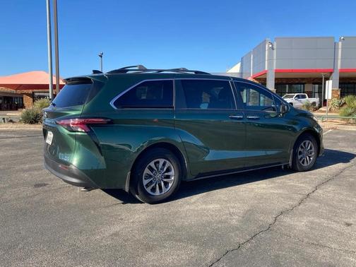 2022 Toyota Sienna XLE
