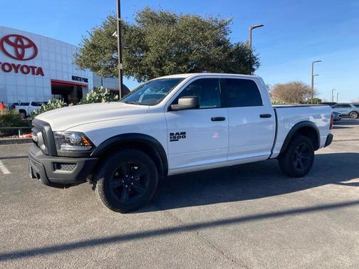 2024 RAM 1500 Classic Warlock Crew Cab 4x4 5'7' Box