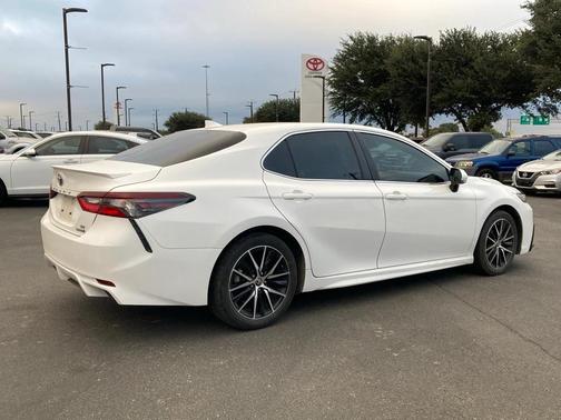 2024 Toyota Camry Hybrid SE