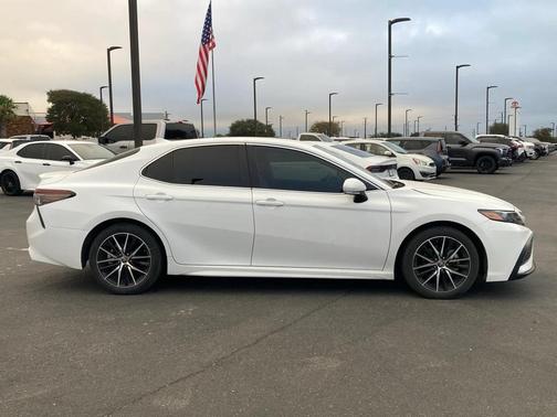 2024 Toyota Camry Hybrid SE