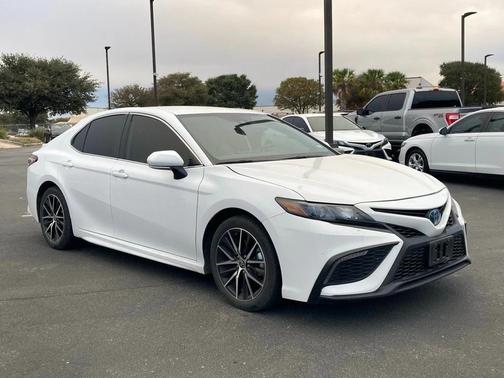 2024 Toyota Camry Hybrid SE