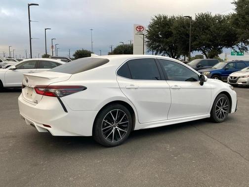 2024 Toyota Camry Hybrid SE